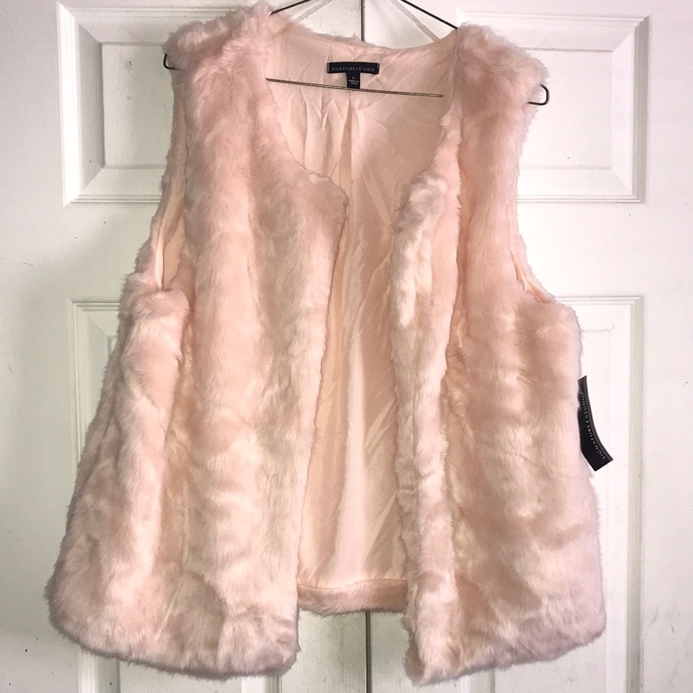 NWT Women’s Faux Fur Vest
